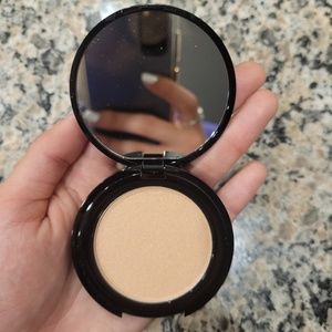 CROP Natural Glowing Vegan Highlighter